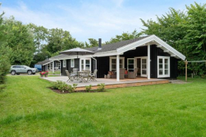 Summer Cottage With Jacuzzi And Sauna, Faxe Ladeplads